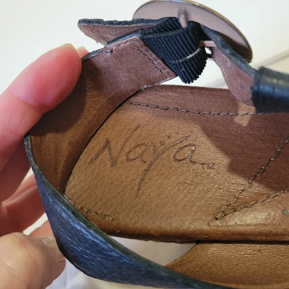 Naya women's leather wedges Size 9.5 M  raffia heels buckle closure black